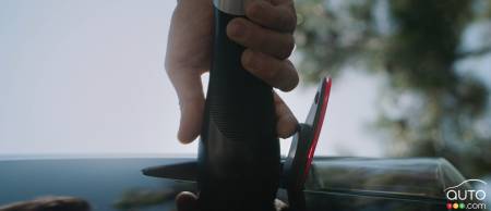 Tesla Model 3, charging port